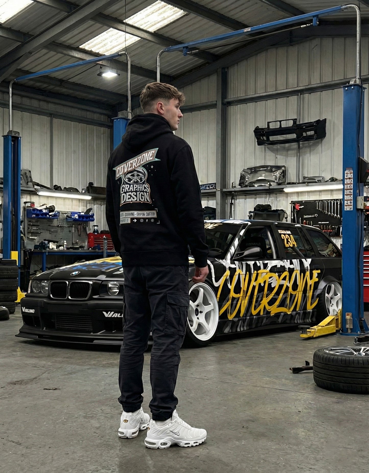 Sweat capuche noir VS-KF